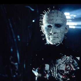 O všem rozhoduje Pinhead. Možná se mu ale nebudete líbit. Háklivý je hlavně na negativní vlastnosti jako závist nebo faleš.