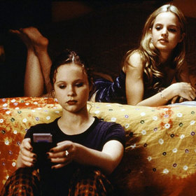 Herečka Thora Birch byla v době natáčení ještě nezletilá. Na place tak na ni dohlíželi její rodiče.