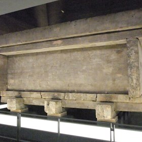 Její hrobka byla objevena v roce 1971 během kopání protileteckého krytu.