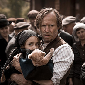 Hudbu k filmu složil zlínský rodák Ilja David Cmíral. U nás není jeho jméno příliš známé. V zahraničí se však může pochlubit filmy Ronin a Stigmata.