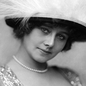 Andula Sedláčková, hvězda němého filmu, se narodila o třináct let dřív než Hugo Haas.