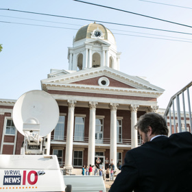 Případu se však ujímá televize. Točí o něm dokument a zjišťuje plno nesrovnalostí. Na stranu odsouzených se postaví i celebrity.
