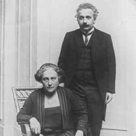 Manželé Einsteinovi v roce 1923.