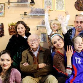 Do ulice přišel Andrej Hryc (zcela vpravo nahoře) s početnou rodinou „světských“ Nekonečných. Ukázal se jako pravý chlap, který se dokáže o všechny postarat a dohlédnout na to, aby se jim nestalo nic špatného.