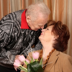 Stejně zásadová byla i jeho manželka Jana Hlaváčová. Oba odmítli podepsat Antichartu. 