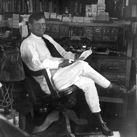Jack London trávil mnoho času také ve své pracovně.