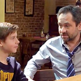 Vítek v podání Filipa Čapky řeší běžné rodičovské problémy.