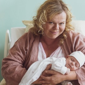 Představte si, že byste po několika letech zjistili, že vychováváte cizí dítě.