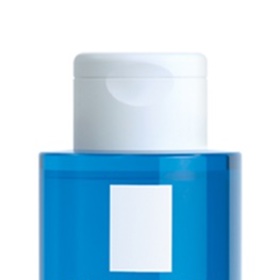 Základem je ale pleť kvalitně vyčistit, například čisticí vodou nebo gelem.