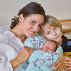 Vojta má malého brášku rád, ale i on potřebuje pozornost.