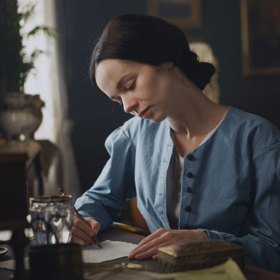 Spisovatelka, vlastenka a okouzlující společnice Božena Němcová neměla pověst dobré manželky a hospodyně. Neuměla hospodařit s penězi a starost o domácnost ji nebavila.