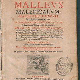 V 17. století se ale staly symbolem rejdů čarodějnic. Lidé se jim proto vyhýbali obloukem. V té době řádil na Šumpersku inkvizitor Jindřich František Boblig z Edelstadtu. Tradovalo se, že právě Kladivo na čarodějnice bylo jeho oficiálním manuálem. Později však byla tato domněnka vyvrácena. 
