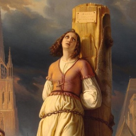 Schopná dívka se stala nepohodlnou. Zrada ji dovedla do rukou Angličanů a před osudný soud.