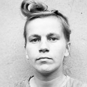 Elisabeth Volkenrathová nebyla nijak inteligentní. Nechala se snadno ovlivnit a zlákat vidinou kariéry. Jakékoliv...