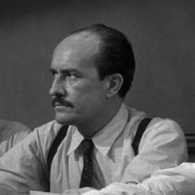 Jiří Voskovec se uchytil za mořem v divadle i u filmu – zde ve filmu 12 rozhněvaných mužů z roku 1957.