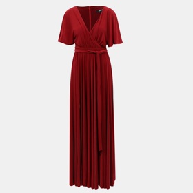 Perfektní službu vám udělají třeba maxi šaty.