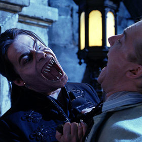 Van Helsing se měl původně stát pokračováním slavného Drákuly od Francise Forda Coppoly. Scénář se však během let výrazně změnil k pulpovější podobě.