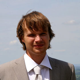 A tak raději prchne za Honzou, který nyní žije na dědečkově vinařství.