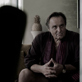 Sviňa sice popisuje spoustu notoricky známých a doslova nechutných situací ze slovenské politiky a veřejného života, ale jako samostatný film neobstojí a někdy působí nezáměrně komicky, až trapně.