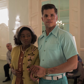 Charlie Carver, který ztvárnil popáleninami poznačeného Hucka, se nechal inspirovat filmem Sloní muž.