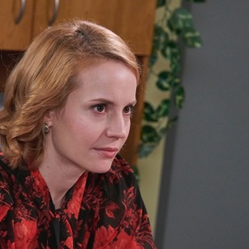 Ája má za všech okolností svoje plány, kterých se drží a pomáhají jí vybruslit z malérů. Jak to ale dopadne s plánovaným porodem císařským řezem?