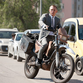 Daniel Craig se jako obvykle na roli připravoval i fyzicky, aby zvládl náročné kaskadérské kousky.

