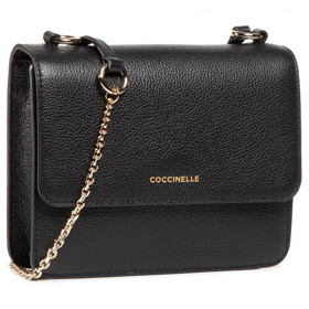 Kabelky crossbody jsou skvělé ve chvílích, kdy potřebujete mít volné ruce.
