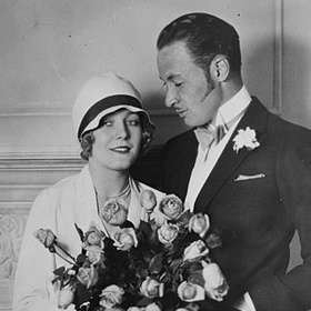 Kdo by o svatebním dnu přemýšlel nad tím, jestli jeho vyvolený není podvodník? Ženě ze staré soudničky by se to bývalo vyplatilo...