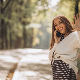 Univerzální šaty různě doplňujte – třeba bundičkou nebo krátkým svetrem.