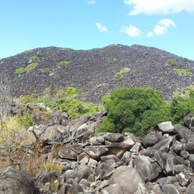 Hoře se vyhýbají zvířata, lidé v ní zase mizí jako pára nad hrncem.
