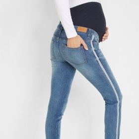 Pokud jste milovnice džínů, postačí vám jeden skvěle sedící kousek.