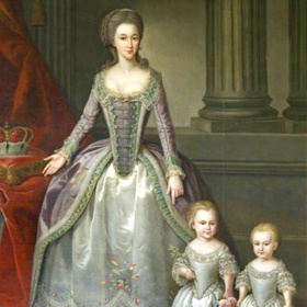 Vilemína Zazáňská si mateřské lásky moc neužila. Zde je ale právě s neustále odcestovanou matkou Dorotheou von Medem a mladší sestrou Paulinou.