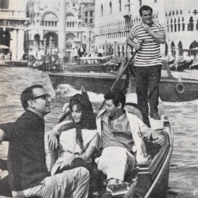 Liz Taylorová s Eddiem Fischerem v Benátkách. Eddie, v pořadí čtvrtý manžel, byl v době jejich seznámeni ještě ženatý. Elizabeth proto byla označena za „rozvracečku rodin".