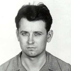 James Earl Ray (10. 3. 1928) sice za sebou nenechal desítky mrtvých, jeho pokus o atentát z něj však udělal jednoho z nejznámějších amerických vrahů. V dubnu 1968 totiž v Memphisu postřelil baptistického kazatele Martina Luthera Kinga.