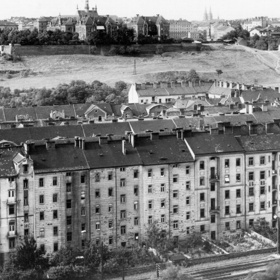 Velká Praha skrývala mnoho zákoutí a temných bytů, kde se mohly udát nejrůznější zločiny, aniž by si toho někdo všiml. Bylo pak na policii, aby je odhalila. Jednoduché to ale neměla.