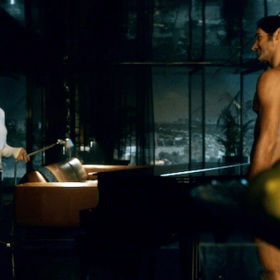 Zejména, když jsou choulostivá místa obvykle vtipně zakrytá. Alespoň z pohledu diváka.