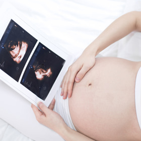 Komunikace s ještě nenarozeným miminkem posiluje vzájemné pouto.