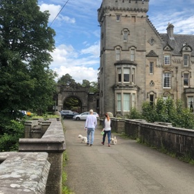 Na Overtoun Bridge raději svoje psy neberte – a nebo jen na pořádně pevném vodítku...