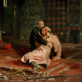 Ivan IV. Hrozný byl paranoidní. Kvůli této psychické poruše týral nejen lid, ale vztáhl ruku i na své nejbližší. Jednoho dne napadl svou snachu a když se jí jeho syn Ivan vydal na pomoc, zabil ho.