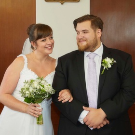 Vendula s Pavlíkem neměli jednoduchý začátek. On nebyl její typ, a tak dvoření dlouho odolávala. Až ve chvíli, kdy to Pavlík vzdal a našel si jinou přítelkyni, přehodnotila Vendula svoje rozhodnutí a její minulé odmítání ji mrzelo. Zdálo se však, že už bude pozdě... Naštěstí to dobře dopadlo a pár je spolu šťastný i přes jedno nevydařené těhotenství. Teď se manželé pokoušejí o miminko znovu.