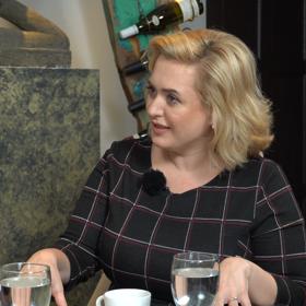 Zeptala se jí nejen na slavné odhalování ve filmech, ale i na zvláštní způsob života, který Gabriela uznává.