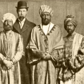 Skupinu recesistů vyšel celý podnik na 4 000 liber, což je dnes asi půl milionu liber. Přibližně čtvrtina té sumy padla na šperky.