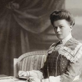 Žofie Chotková se celá léta nesměla objevit po boku svého manžela při oficiálních příležitostech. Pokud se jich účastnila, dostala místo mezi „jí rovnými".