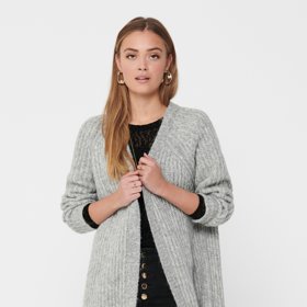 Doma se do kardiganů zabalíte jako do deky.