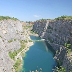 ...nebo sebevražd. Některá těla jsou nalezena až po několika letech.