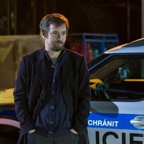 Natáčelo se totiž i v mínus osmnácti stupních a herci se ne vždy mohli teple obléct.