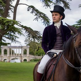 Anthony Bridgerton: Nejstarší mužský potomek rodu. Po smrti otce mu připadlo veškeré dědictví. Role hlavy rodiny se ujal zodpovědně. Hlavně hlídá Daphne...