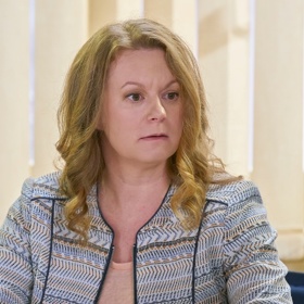 Ředitelka Landová má ohledně Prokopa Junka čerstvou konkurenci. Ale nejenže si ji nový profesor nevšímá tak, jak by si představovala, navíc bude řešit i další problémy...