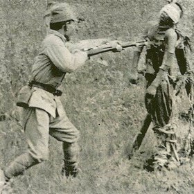 ... ve cvičení na mrtvých tělech vězňů...
