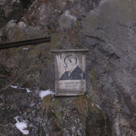 Archeolog Jindřich Wankel zde objevil takzvané Halštatské pohřebiště...